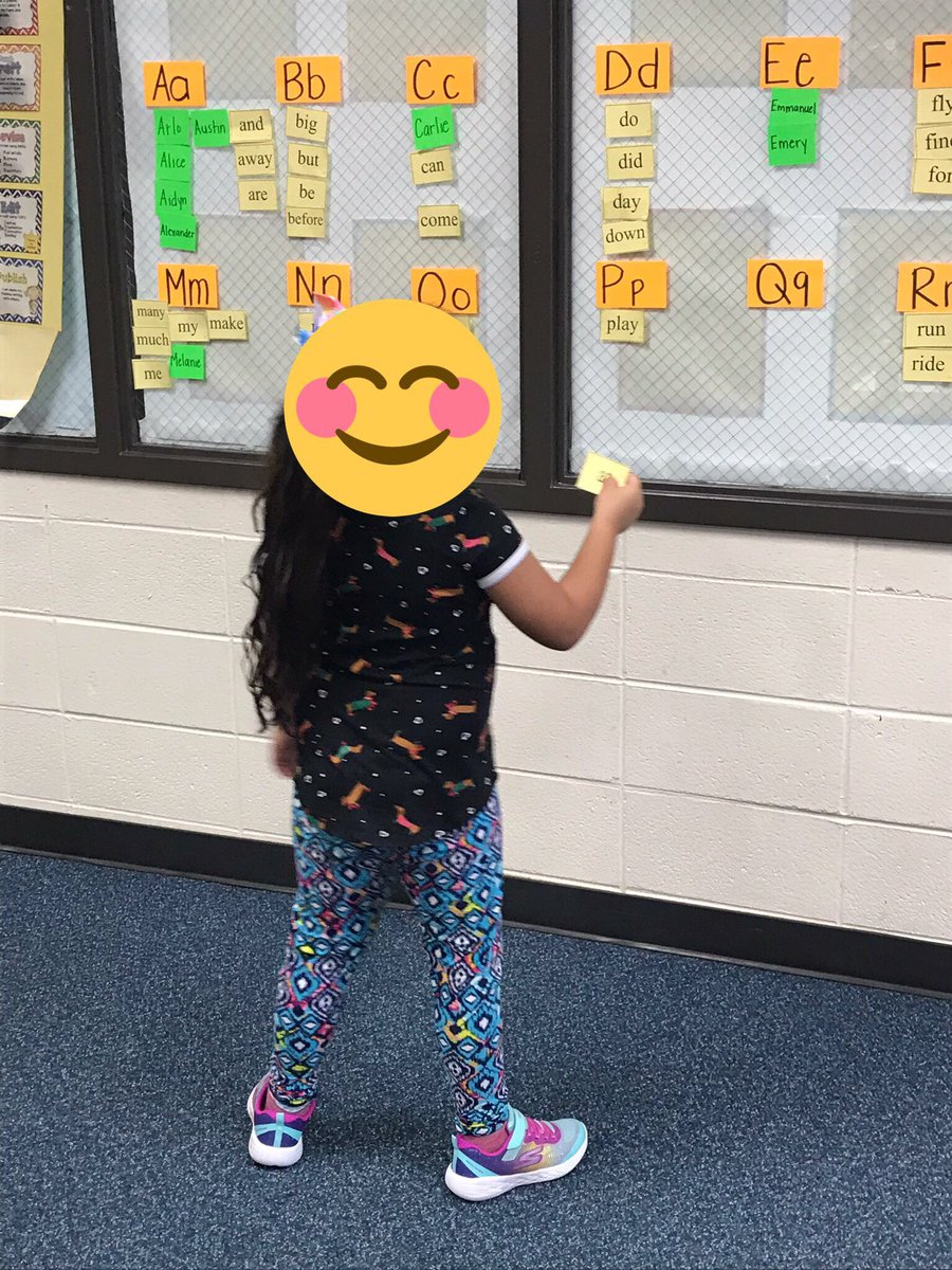 MsJin2ndgrade's tweet photo. First graders hard at work using writing strategies! #wordwall #abcchart #whatsupatwilson https://t.co/DBobE5Rr6I