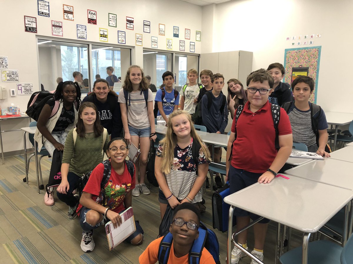 StaufferRachael's tweet image. It was an extra special day at AFMS - getting to reconnect with my SEL (Advisory) group was AMAZING - my they have grown - look forward to Mondays. ❤️💙❤️@AFMSChargers