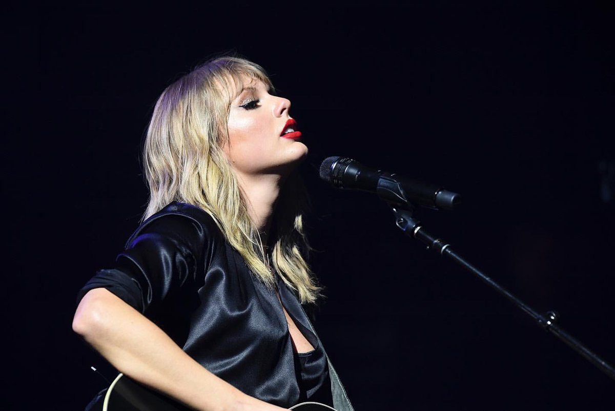 TSwiftNewsJP's tweet photo. 【Instagramより】
「今夜、パリで!!世界中からCity of Lover Concertに集まってくれたみんな、本当にありがとう！💗💗💗」
#Lover
#テイラースウィフト https://t.co/VXaBKAiXLv