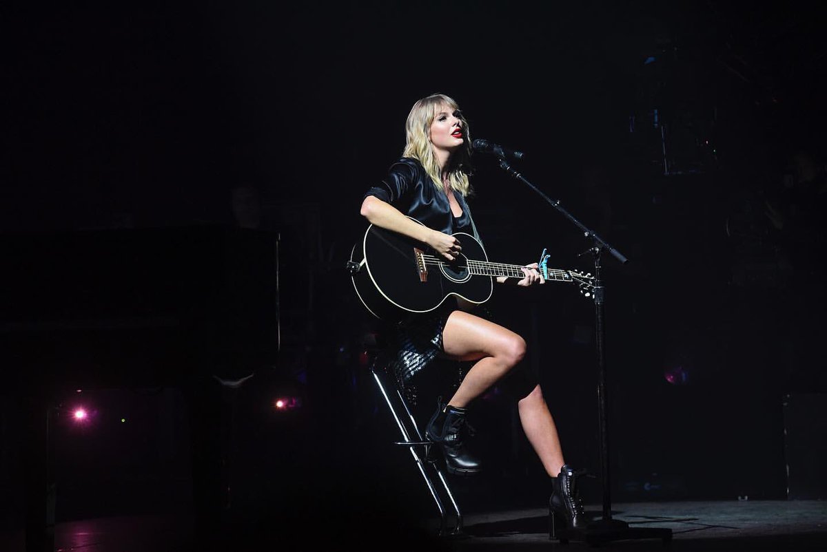 TSwiftNewsJP's tweet photo. 【Instagramより】
「今夜、パリで!!世界中からCity of Lover Concertに集まってくれたみんな、本当にありがとう！💗💗💗」
#Lover
#テイラースウィフト https://t.co/VXaBKAiXLv