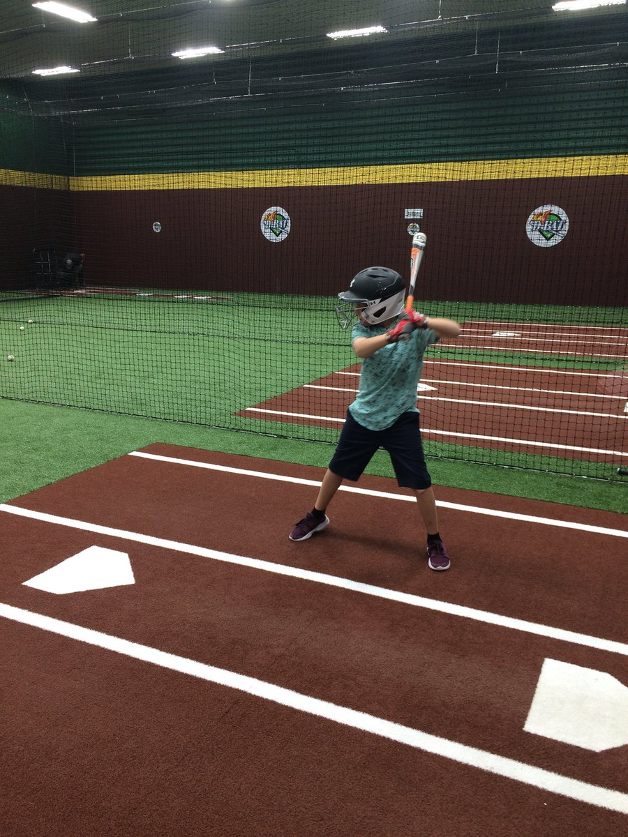 TCAL312's tweet photo. @DBATSPORTS having a great time at the new facilities in Dupage, IL. #Baseball4Life #FallBall https://t.co/pNArya8cB2