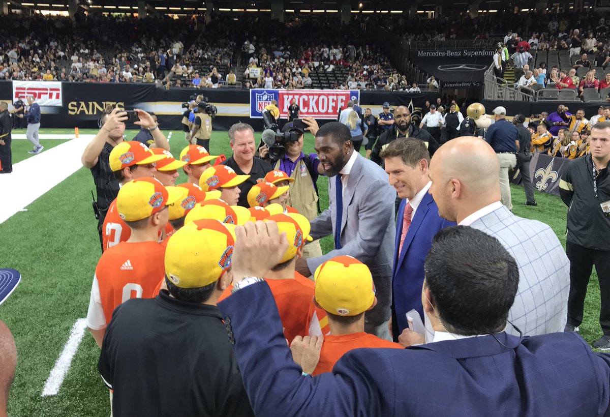 bhofheimer_espn's tweet photo. Cool moment at the end of ESPN’s Countdown pregame show: @RandyMoss @Hasselbeck and Steve Young Walked over to congratulate the 2019 @LittleLeague champs from Louisiana who are #MNF guests of the @saints tonight. https://t.co/coQgUwOd9C