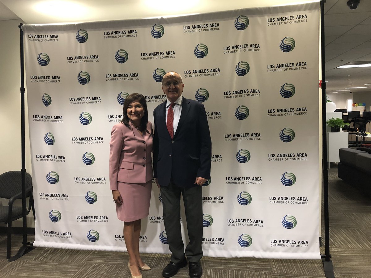 XBorderAmb's tweet image. #Visits #Government 🇲🇽 Ambassador Seade @JesusSeade giving an exclusive briefing to the @LAAreaChamber #USMCA Thanks Maria &amp;amp; all the members of the Chamber, private sector &amp;amp; government officials   @robertoval_ @ConsulMexLan @SRE_mx