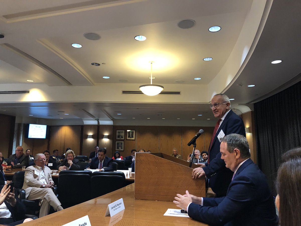 XBorderAmb's tweet image. #Visits #Government 🇲🇽 Ambassador Seade @JesusSeade giving an exclusive briefing to the @LAAreaChamber #USMCA Thanks Maria &amp;amp; all the members of the Chamber, private sector &amp;amp; government officials   @robertoval_ @ConsulMexLan @SRE_mx