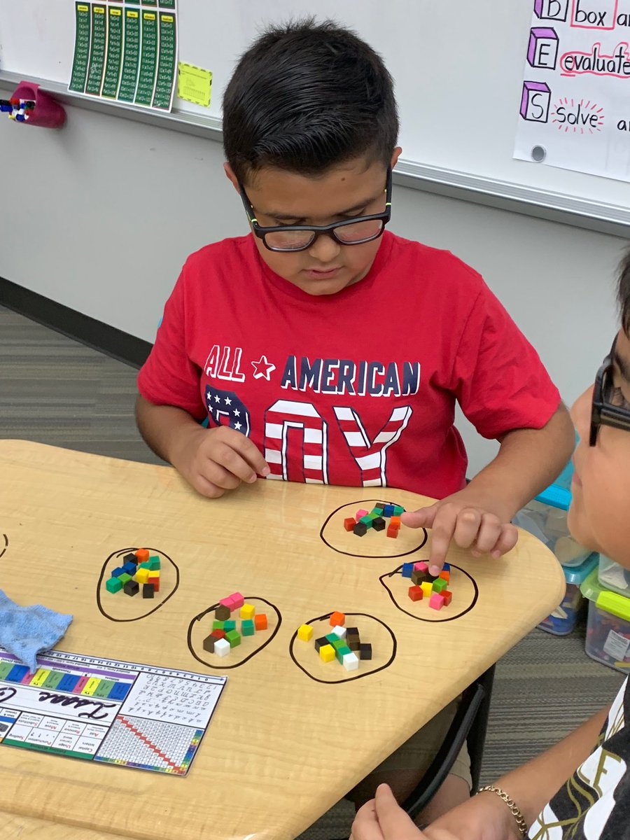 Vazquezclass's tweet photo. ➗My students loved representing several division problems using cm cubes➗ https://t.co/AoneigOU5k