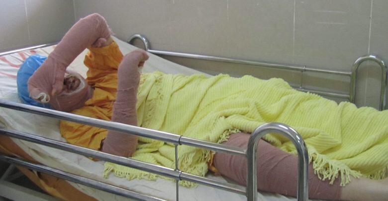 Das „blaue Mädchen“ ist gestorben. Sie war Fan v #Iran Fußballverein <a href="/FcEsteghlal/">استقلال تهران</a>. Verkleidete sich als Mann um ins Fußballstadion zu kommen was Frauen im Iran verboten ist. Wurde erwischt. Dann zig mal ins Gericht beordert, verurteilt. Zündete sich letzte Woche vor Gericht an.