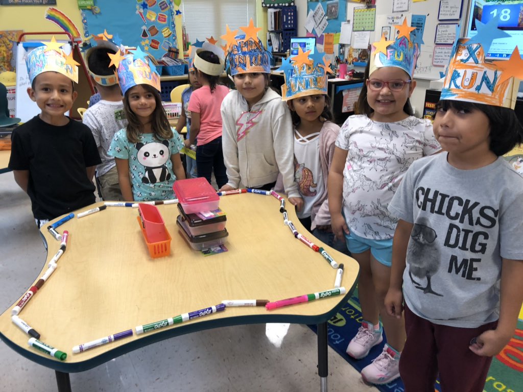 BethyBorin's tweet photo. How many markers can I use to measure the perimeter of my table ?#measurementmonday #math #schertzelementary #scucmath https://t.co/E1vxbZrBE9