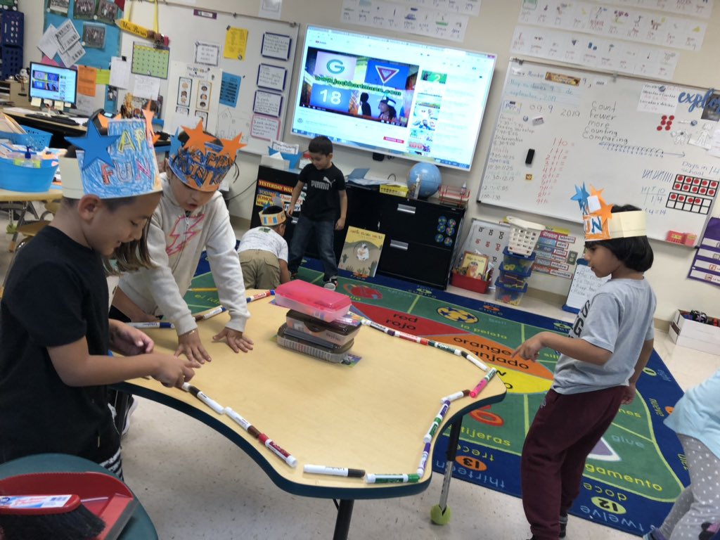 BethyBorin's tweet photo. How many markers can I use to measure the perimeter of my table ?#measurementmonday #math #schertzelementary #scucmath https://t.co/E1vxbZrBE9