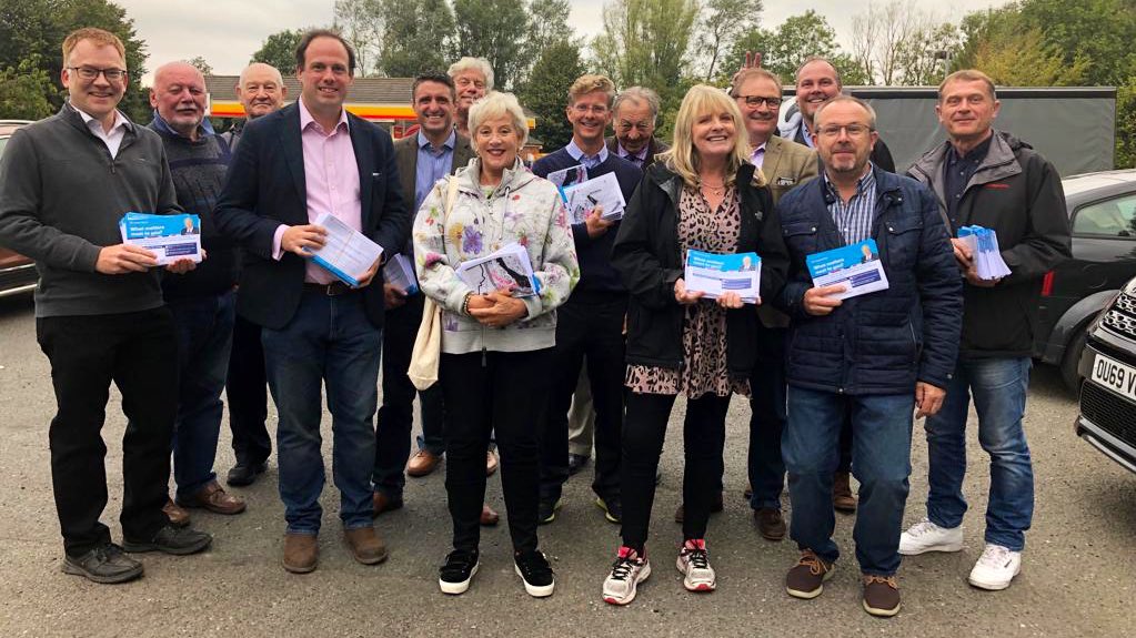 WarrenWhyteUK's tweet photo. Great team Bucks turnout in #Buckingham tonight! @BuckinghamBlue @AyValeBlue #ToryCanvass https://t.co/7kj9e2Ofk4