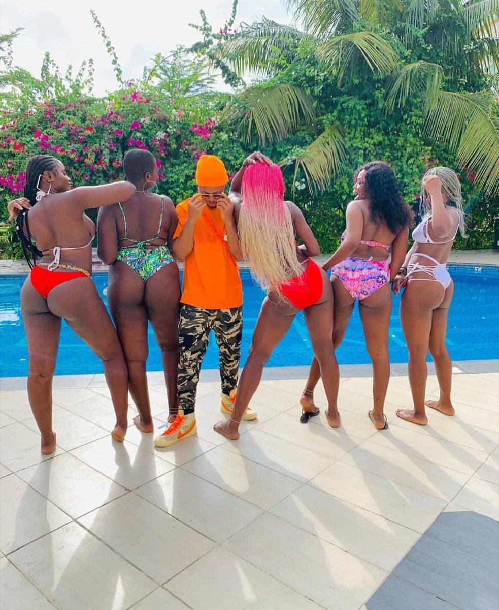 poco_lee_fans's tweet photo. What do guys thing? 👀👀 https://t.co/jgab8Lw8sD