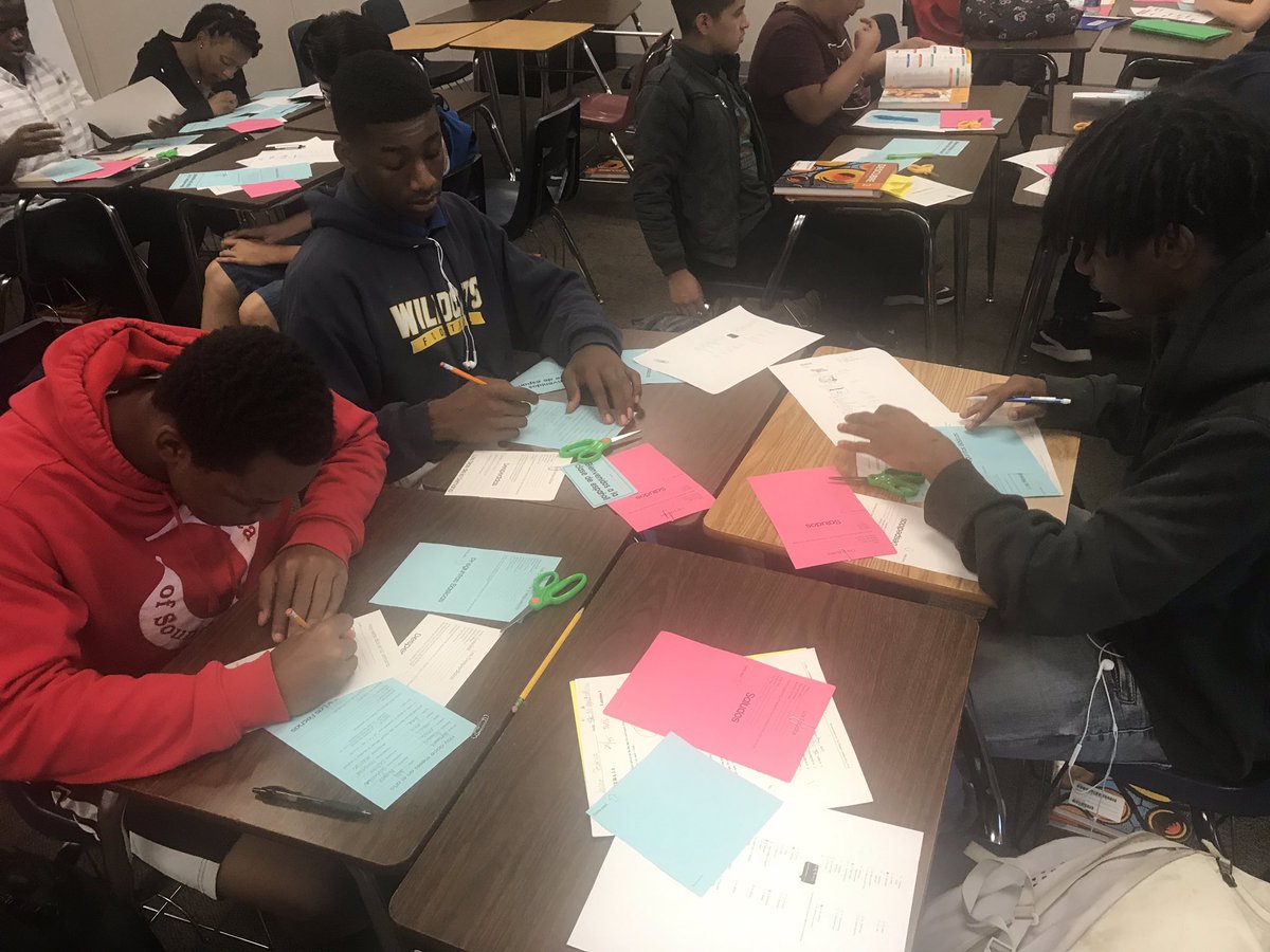 rlosbornehs's tweet photo. Ms. Rubenstein’s Spanish 1 class making flip books to use as a study guide for their test! @CobbSchools @TeachCobb @CCSDLanguages
#osbornestrong #wehavefunlearning https://t.co/KPL1twN8Lg