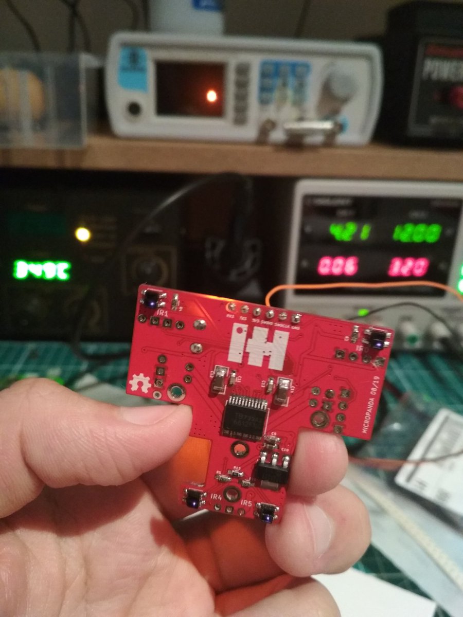 JavierIH's tweet photo. Una pequeña actualización de #micropanda 🐼: placa soldada a falta de encontrar una forma de alinear bien los leds IR. #microsumo #stm32 https://t.co/F197X5mIl8
