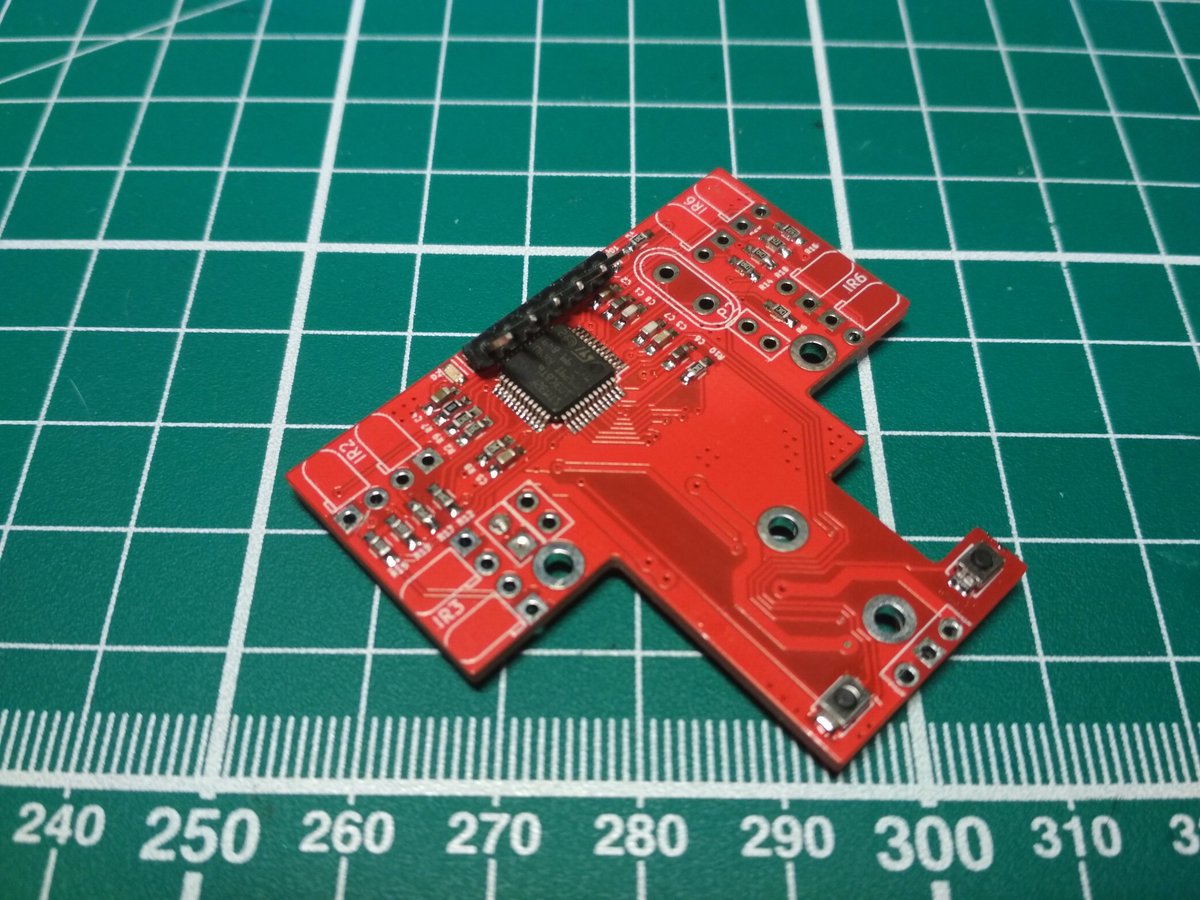 JavierIH's tweet photo. Una pequeña actualización de #micropanda 🐼: placa soldada a falta de encontrar una forma de alinear bien los leds IR. #microsumo #stm32 https://t.co/F197X5mIl8