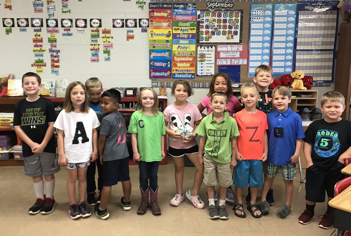 shawndbteach's tweet photo. Homecoming week: Scrabble Day! #AERedbirds #mcr1Pride https://t.co/7TmbLNtc6F