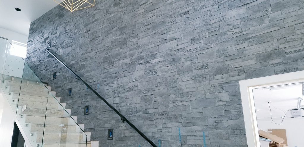 SidingOlogy's tweet photo. We recently finished this interior stone wall for #SchaeferConstruction in Privada Estates, the guys have done a fantastic job.
#ExteriorConcepts #CreativeMinesStone #NewConstruction #BoiseIdaho https://t.co/f8gb1dRtF1 https://t.co/ZHnnKzYR0N