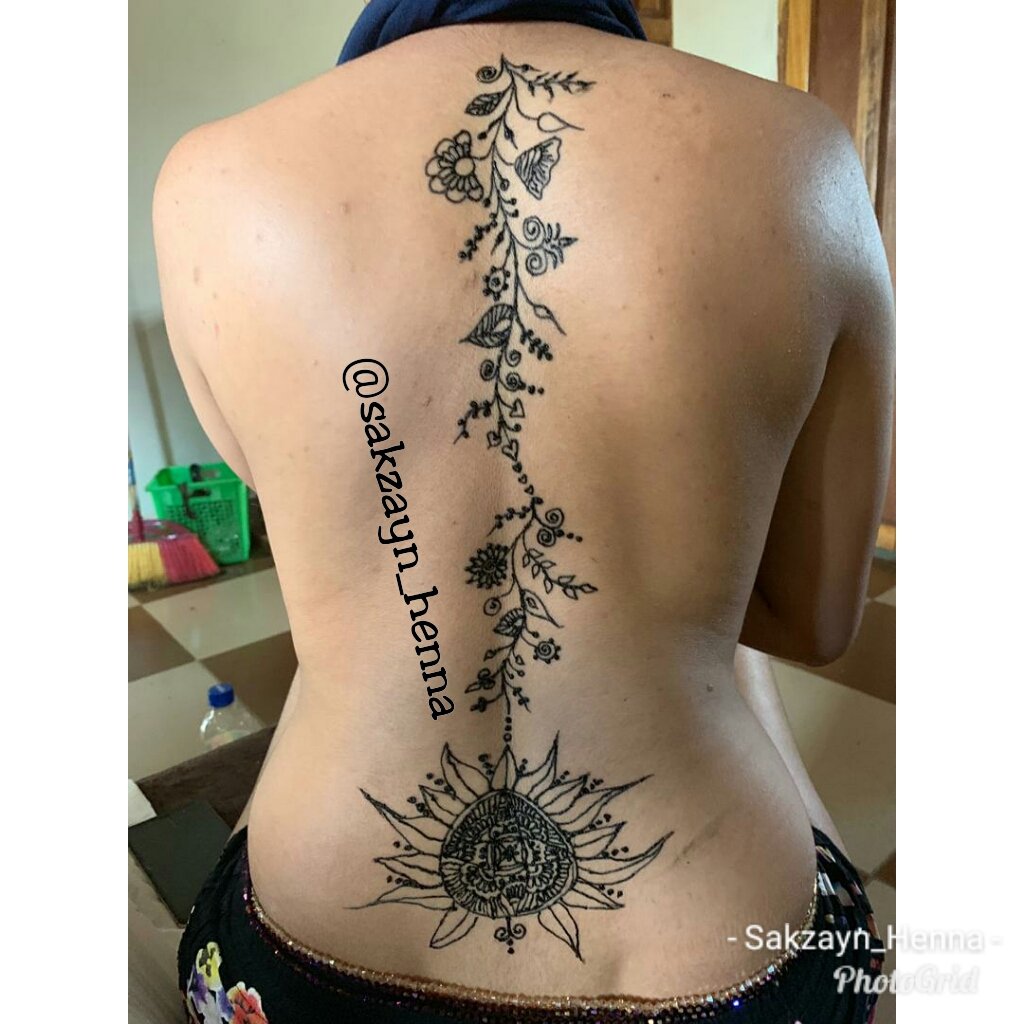 Sakzayn's tweet photo. Your Pro Henna Plug ❤️
IG: sakzayn_henna https://t.co/HKTJJUpyQd