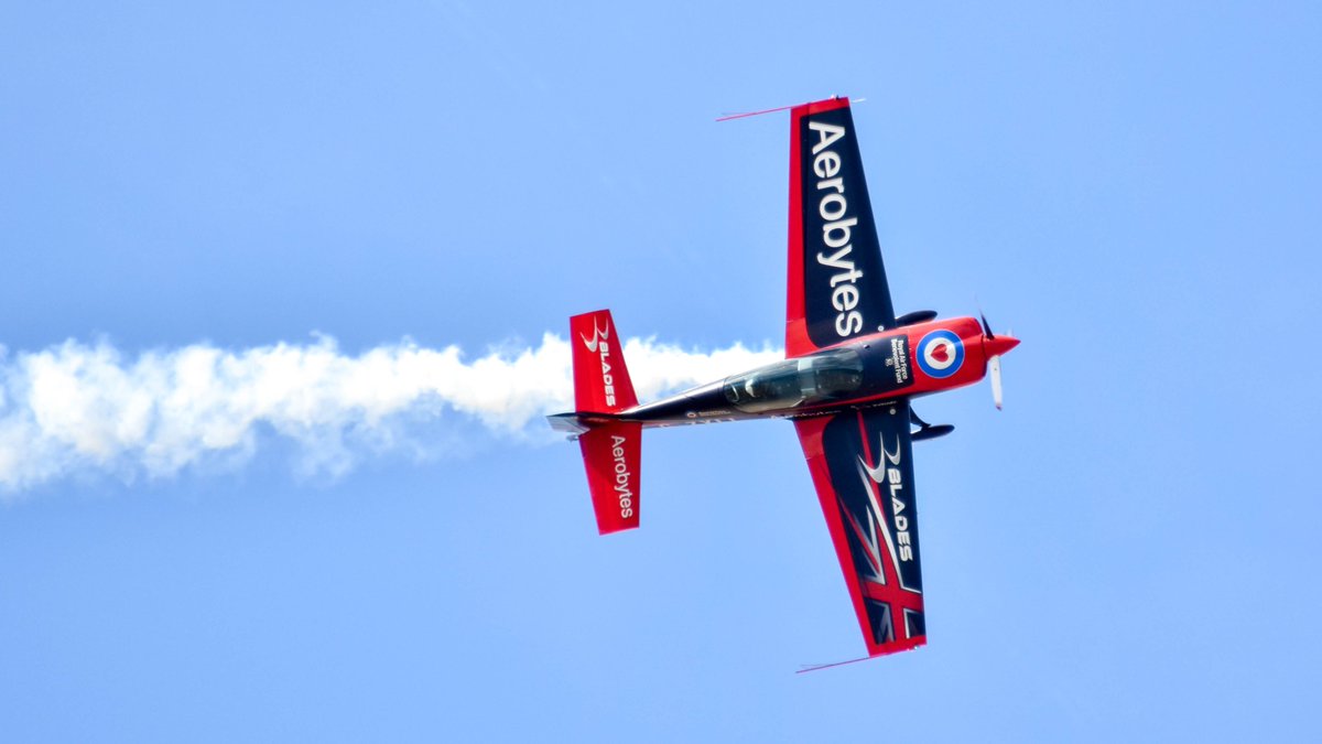 ThisisMeridian's tweet photo. #flywithlingy @MikeLingPilot My favourite photos from @SouthportAir 2019! #AvGeek https://t.co/khbWzbN6ss
