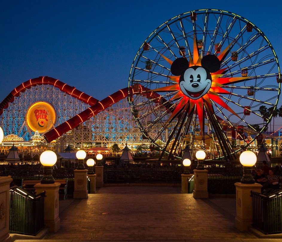 ZeebaVans's tweet photo. Planning your next Disneyland trip? Make sure there’s enough room for the entire family by planning with us https://t.co/YP2qm6IAMj. 🎡🤗 #ZeebaVans #Family #Disneyland https://t.co/YdpZGkDwAf