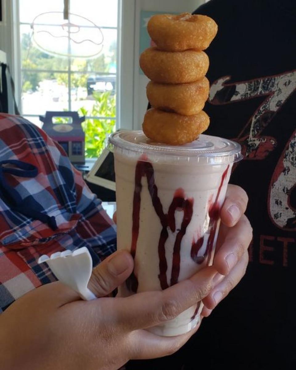 MiniTheDoughNut's tweet photo. Here's a fun way to enjoy our tasty treats. https://t.co/MpXt6Un40x