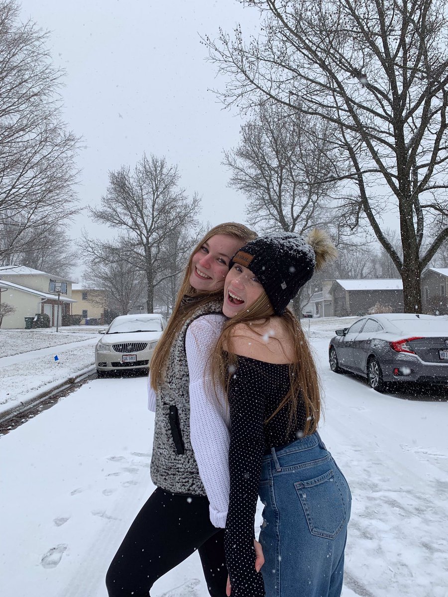 annasears_'s tweet photo. SWEET 17👀👀 @lanie_latshaw happyyyyy bdayyyyy beautiful‼️❤️ hope you have the most amazing day;) thanks for making me laugh and for all our crazy mems🤪love you tonsss https://t.co/kyMVomXSkS