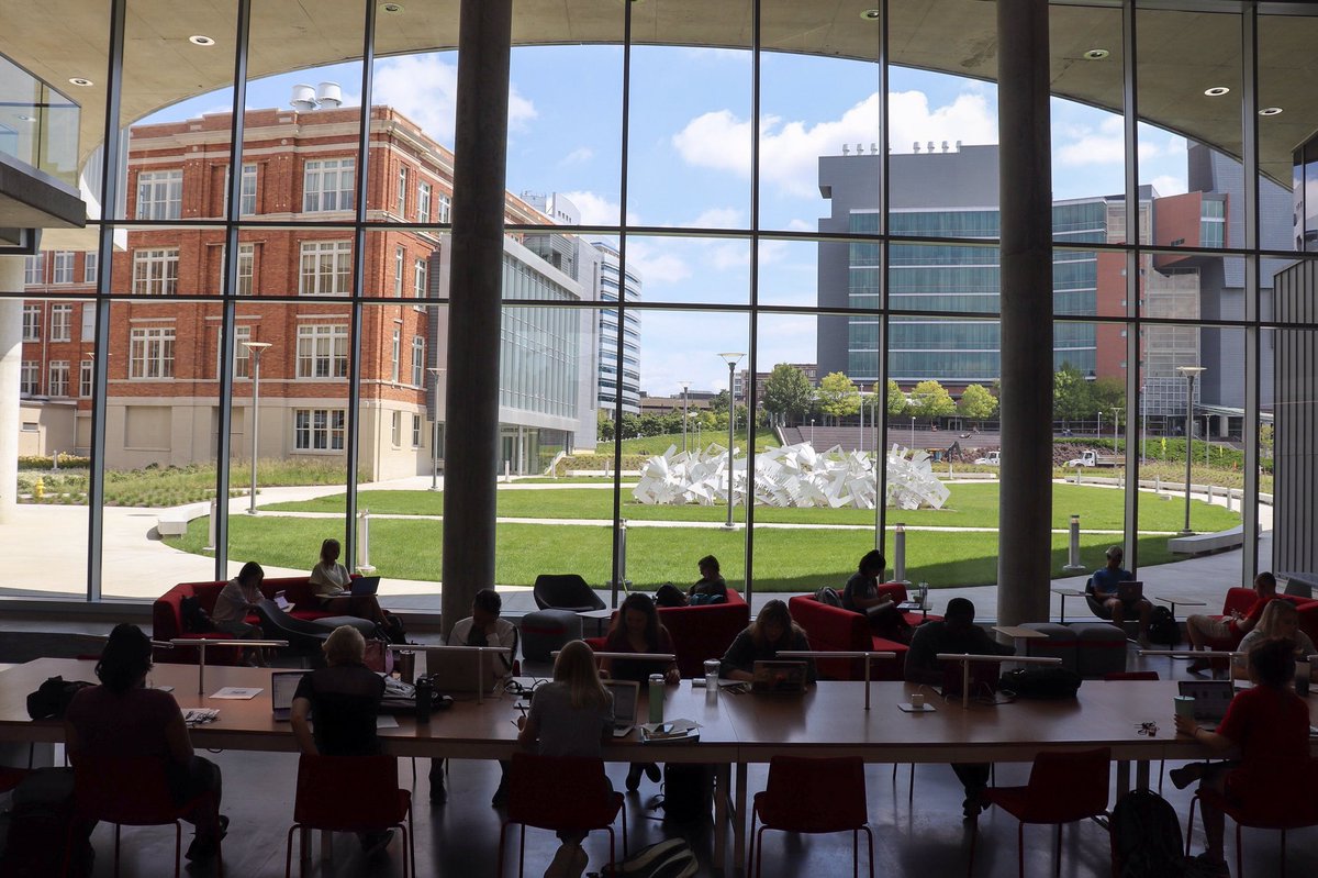 UCOMM_MaryLeBus's tweet photo. Happy #PrettyPicMonday and I’m loving the new CAHS building @uofcincy ! https://t.co/HOk4syMTL7