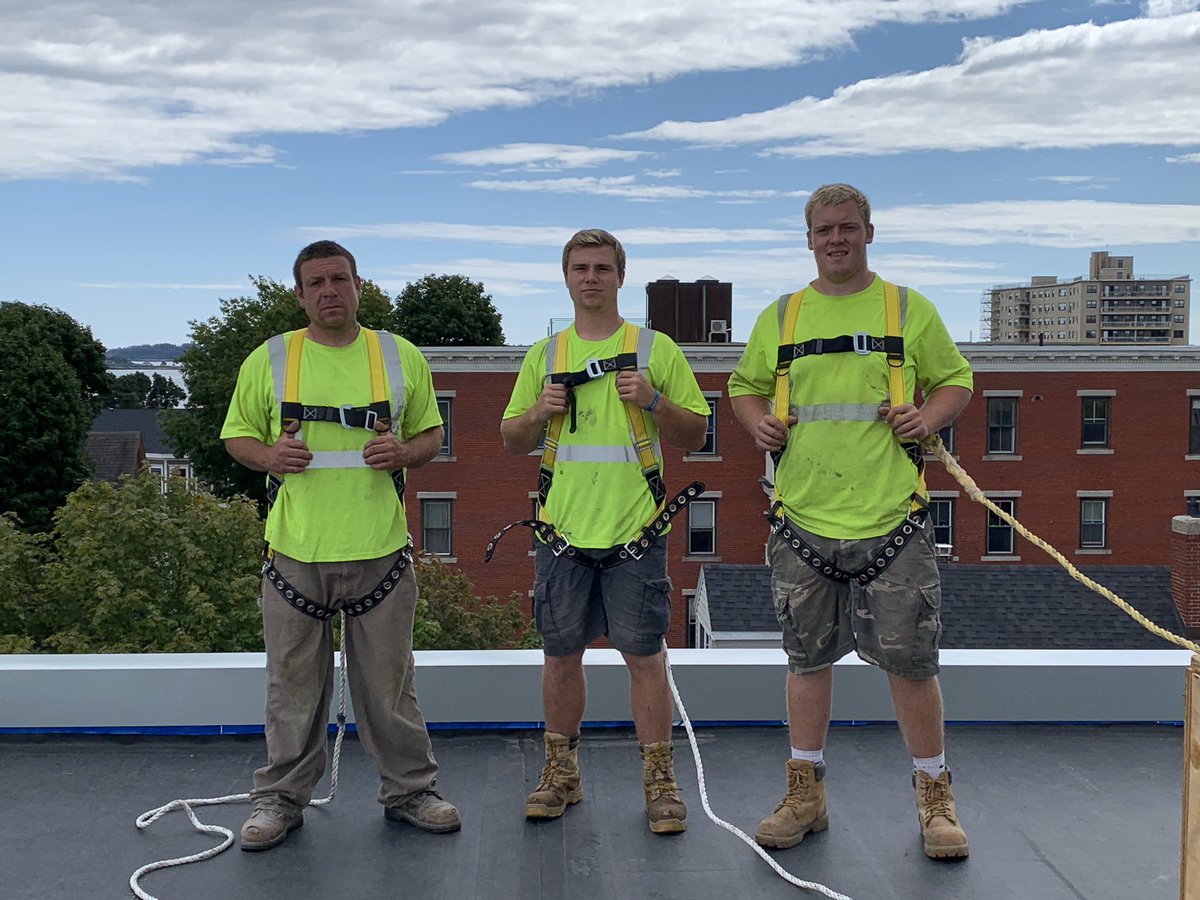 Coastal_Inc's tweet image. @techobloc @techomd @paverpete1 We start our week “strapped” you? Taking our game to the “top”. Stay tuned #rooftoppatio #elevateyourgame #hardscape