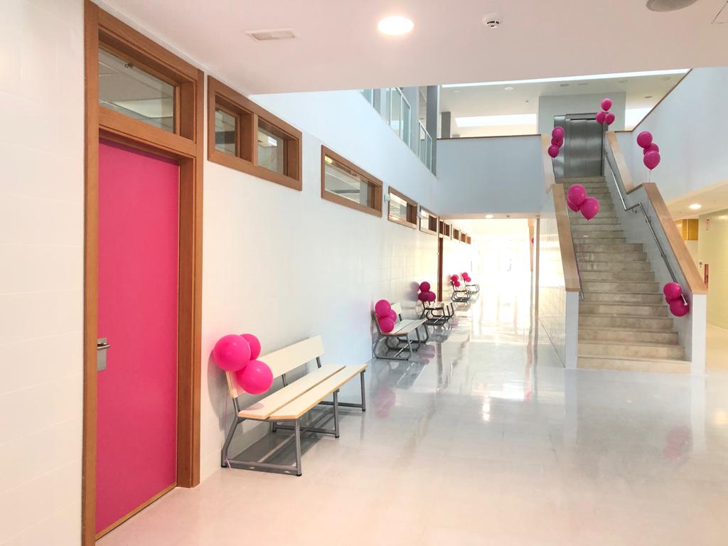 AjuntamentVLC's tweet photo. Acomiadem un dia ple d'il·lusions 😊, amb l'obertura del nou Centre d'Educació Infantil i Primària 103 🎒, on este matí hem donat la benvinguda al curs 2019-2020. El centre, al c/ Luis García-Berlanga Martí, té capacitat per a 675 escolars 👧👦🏽. #Nou103
👉 https://t.co/nQZhvcA486 https://t.co/xo4e0wbHt1