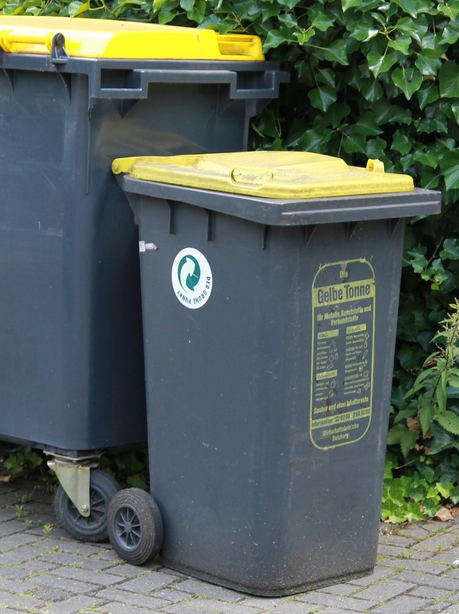 AxelSchier2's tweet photo. Abschaffung der Gelben Tonne im Landkreis Celle verhindern. Jetzt! https://t.co/QBasXtLBH3 Wichtig die #csu_bt #csu_lt #csu danke @csu https://t.co/qVllcuEuO5