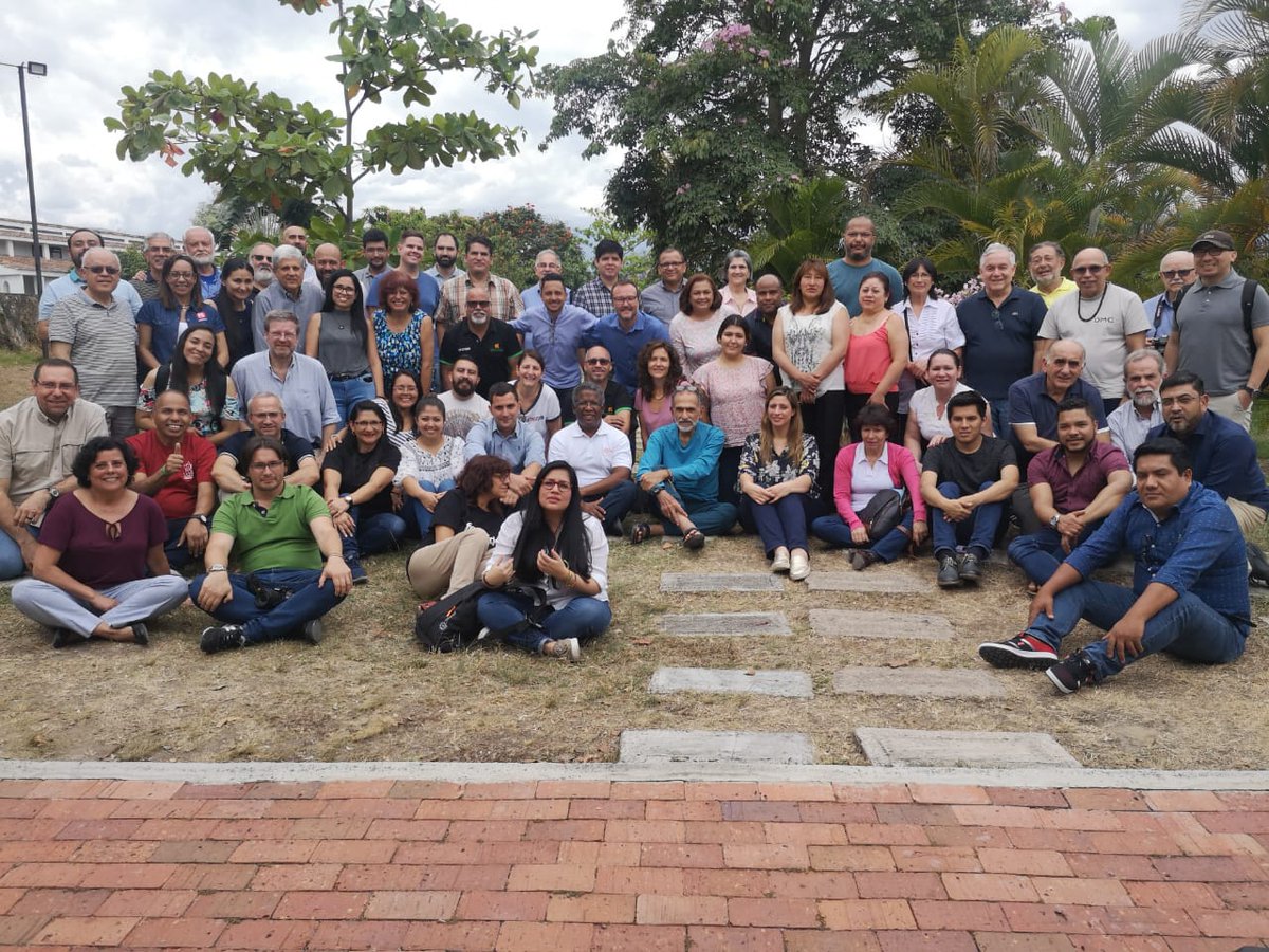 anagimenez_ecca's tweet photo. Comenzando hoy en Fusagasuga, Colombia,  el encuentro #EnREDdarnos con participación de 12 países de América Latina y Caribe, y donde @radioecca participa para dinamizar la red de entidades de educación radiofónica, sueños y retos compartidos en red, para darnos mejor! https://t.co/cWvKLWhTLx