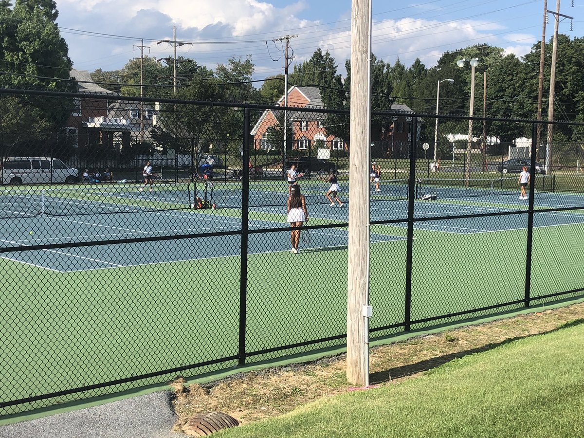 Peter_Ebert's tweet photo. Nice day for tennis at HHS! @DTSDnews #hhslearning @DtsdTrojans https://t.co/TGytM76IIJ