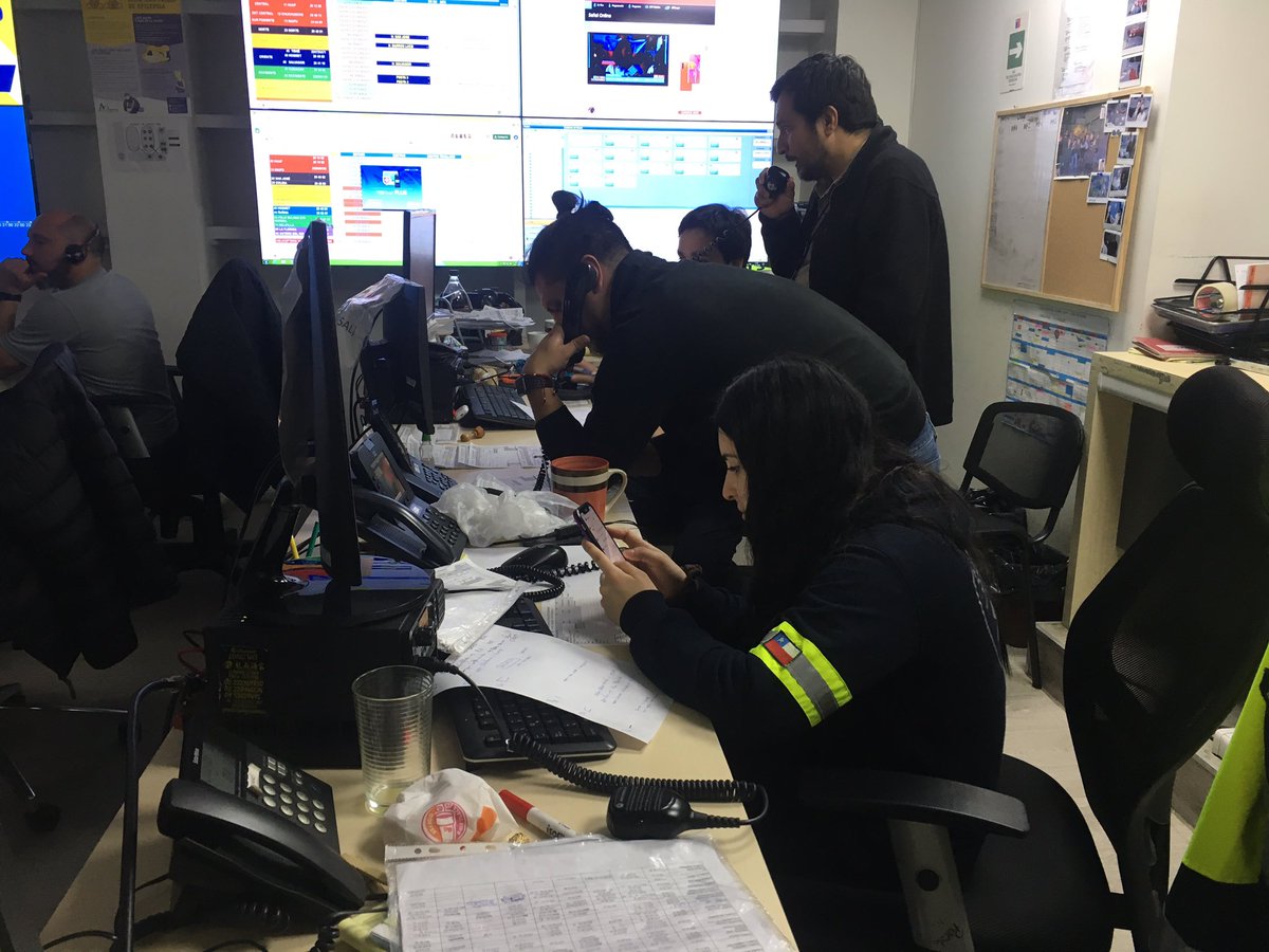 Capitulo Medico SAMU Metropolitano (@medsamumetro) on Twitter photo Nuevamente. A pesar de movilización Médicos del <a href="/Samumetropolita/">SAMU Metropolitano</a> trabajan sin dudar en incidentes de múltiples victimas simultáneos. Autopista central y autopista del sol. #SaludSinLucas Nuevamente. A pesar de movilización Médicos del <a href="/Samumetropolita/">SAMU Metropolitano</a> trabajan sin dudar en incidentes de múltiples victimas simultáneos. Autopista central y autopista del sol. #SaludSinLucas