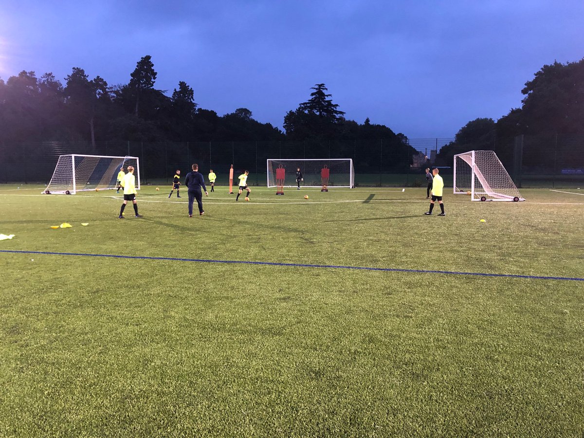 theposhacademy's tweet photo. YDP EVENING PROGRAMME | YDP Players in the evening programme took part in their position-specific session tonight before some 11v11 work. #futureposh https://t.co/cdF1f6YSml