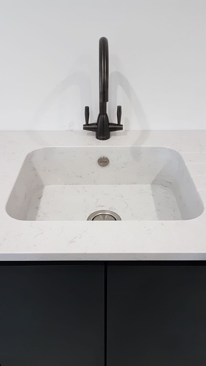 Recent kitchen supplied &amp; fitted by <a href="/prestigekbltd/">@prestigekitchens</a> true handless graphite Matt doors with white silestone worktops . Call for a free design &amp; quote or visit our showroom prestigekb.co.uk #newkitchen #silestone #graphitekitchen #interiordesign #kitchens