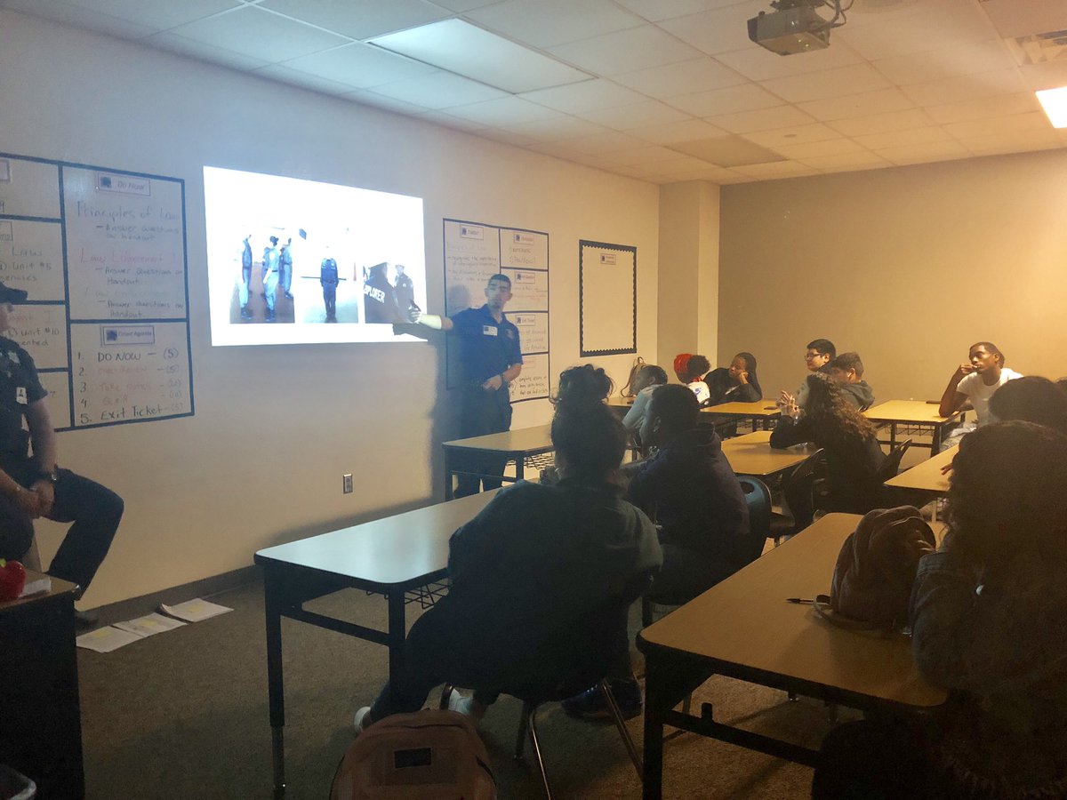 DHS_CTE_Law's tweet photo. #GuestSpeakerDay big s/o to Deputy Ramirez and Detention Officer Hernandez for stopping by @Dekaneywildcat and sharing with us today about #HCSOExplorers @SheriffEd_HCSO @SpringISD @CteNths https://t.co/q9FLwB6csi