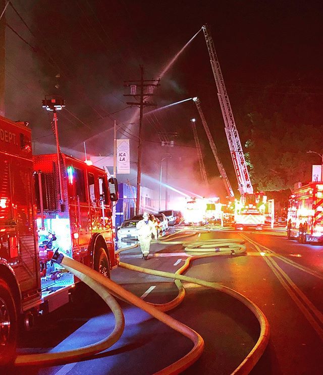 AlanSimmonsBFD's tweet photo. #LAFD #greater #alarm #last #night #7th and #Mateo #fabrics #warehouse @chief_miller 
#chiefmiller
@firefighterposts
#photojournalism
@LACoFDPIOl
@LACoFireAirOps
#LAFD
#LosAngelesFireDept
#EmergencyPhotographersNetwork
#firefighters_daily
#firefighting_o… https://t.co/GNvcGwcvbL https://t.co/sktgVxbwVi