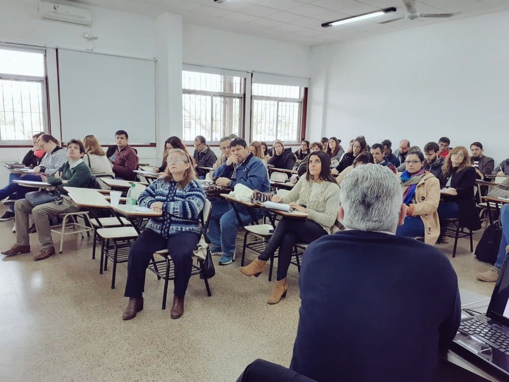 LinkYou_Project's tweet image. #LinkYouProject #ProyectoLinkYou 👩‍💻👨‍💻📘💼 Our Latin American partner @UNLitoral restarted its workshops for the pilot use of #ChallengeAcademy platform last Friday. The presentation was in charge of @TatuNemiche director of the Center for the Transfer of Research Results 👨‍💼