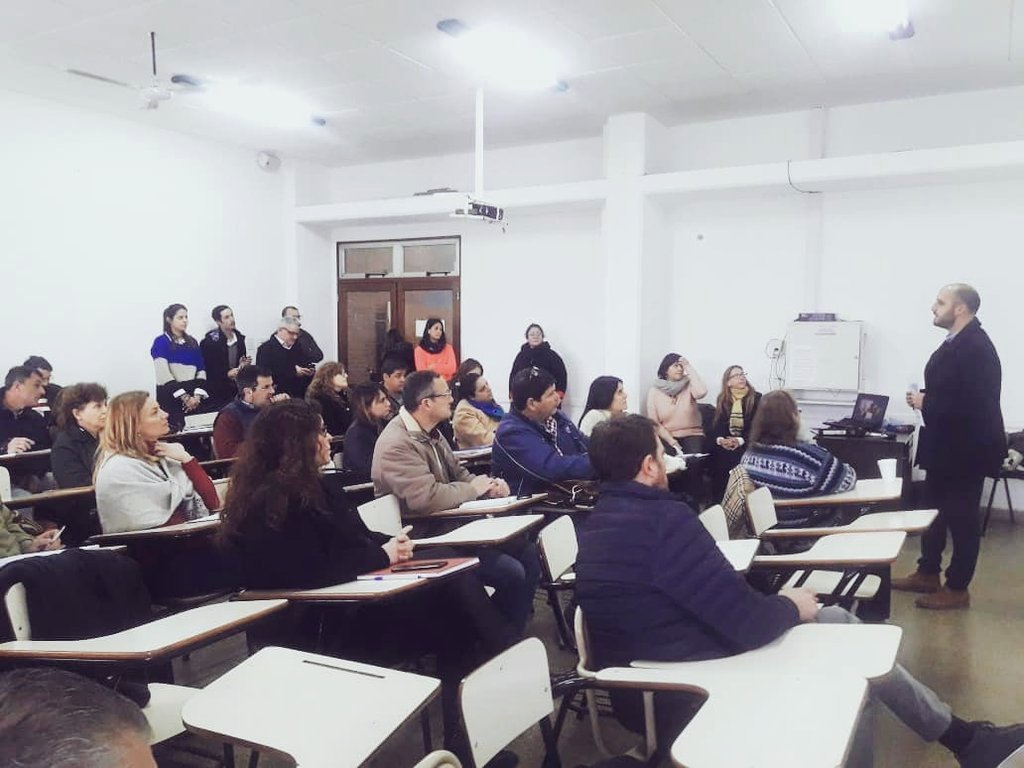 LinkYou_Project's tweet image. #LinkYouProject #ProyectoLinkYou 👩‍💻👨‍💻📘💼 Our Latin American partner @UNLitoral restarted its workshops for the pilot use of #ChallengeAcademy platform last Friday. The presentation was in charge of @TatuNemiche director of the Center for the Transfer of Research Results 👨‍💼