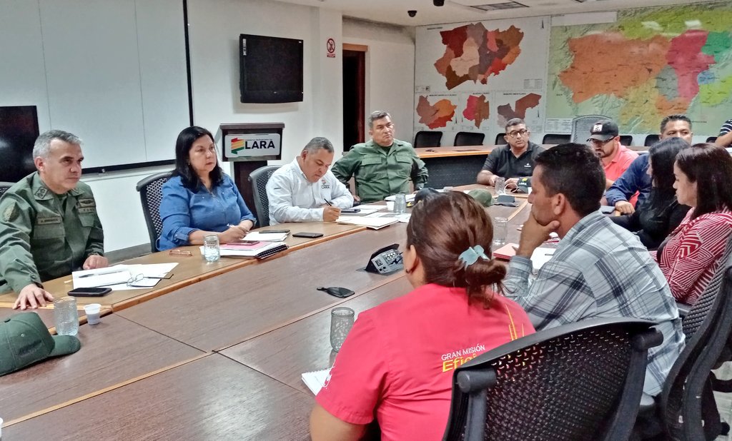gestionperfecta's tweet photo. #09Sep #Ahora Reunión del Estado Mayor Eléctrico, revisando los avances del Sistema Eléctrico en la entidad, así como la operatividad del Plan Pica y Poda en la Sub Estaciones. Nuestra prioridad es garantizar los servicios al pueblo. #TodoPorTiLara #VenezuelaIndetenible https://t.co/Gzbs41Rp5w