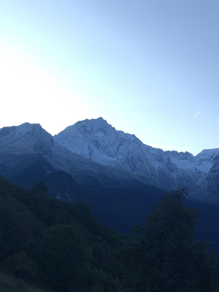Morning views!!  #winteriscoming #winter20 
#france #Savoie #courchevel #vanoise
