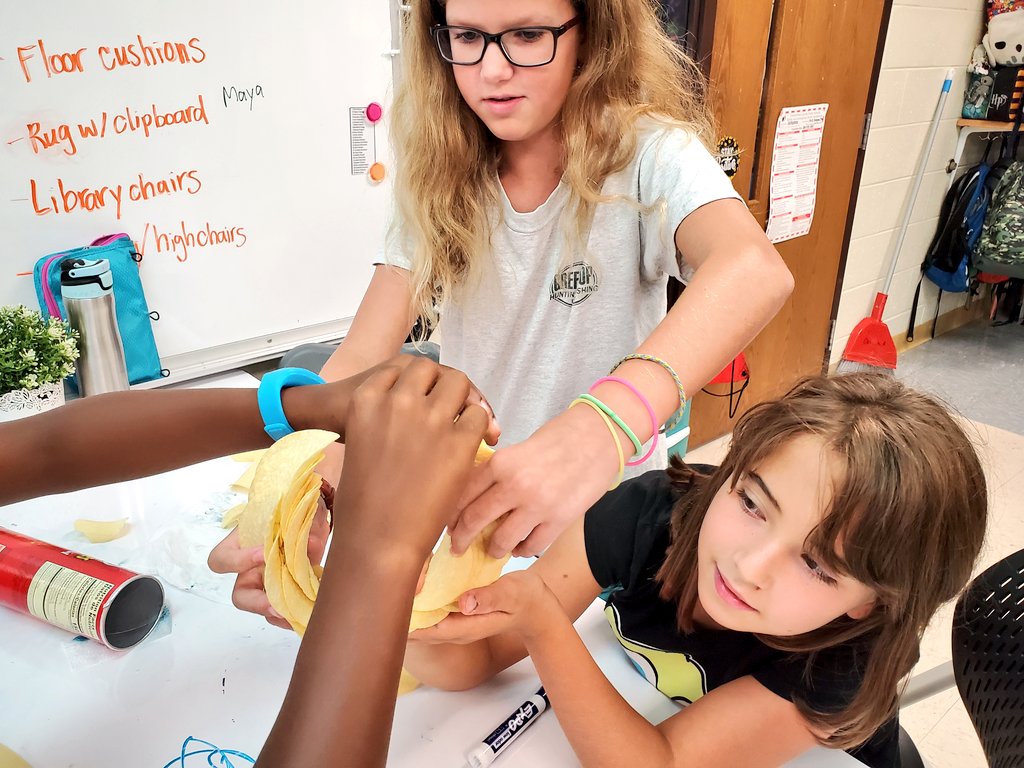 Thanks to <a href="/crmiller201/">Catherine Miller</a> for letting me do a #STEAM #PringlesChallenge guest lesson with her 5th graders this afternoon. Their teamwork was outstanding! @EESMaher <a href="/scienceCCPS/">CCPS Science Department</a> #oneCCPS