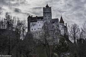 navedelmisterio's tweet photo. Rumania, a la sombra del Vampiro.
Ir de la mano de @JaviPerezCampos es un lujo. Os lo aseguro.
Él rodó a los últimos Vampiros reales del Europa del Este.
Esos son sus galones. Lo que sabe sobre los “no muertos” es asombroso. 

Si os interesa esa aventura: 
https://t.co/BhOFAMSWsB https://t.co/hlKTklCwgV