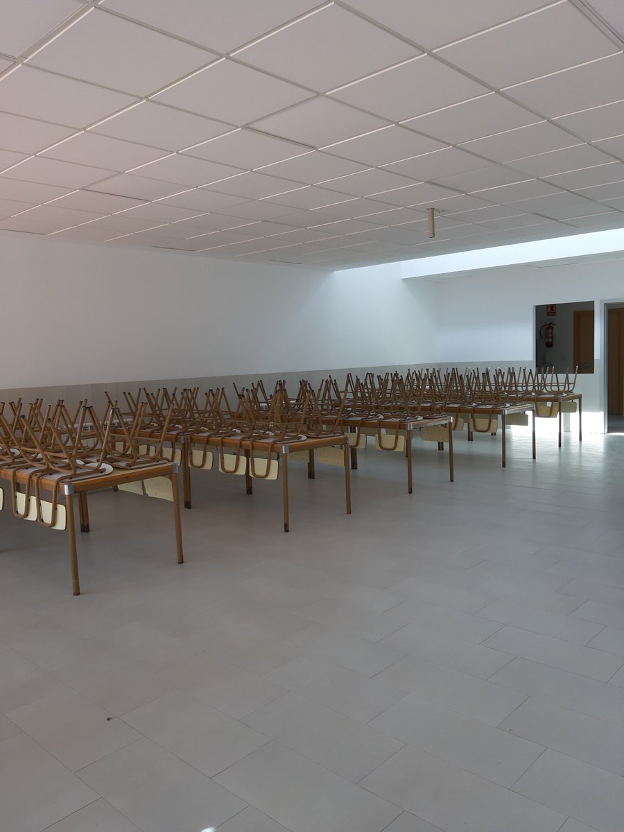 COLEGIOMONREAL's tweet photo. Comenzamos el curso 2019-20 estrenando comedor escolar. Estamos muy agradecidos con el Departamento de Educación del Gobierno de Aragón por esta gran inversión que han hecho en nuestro colegio. Nuestro próximo objetivo conseguir que cocinen en el colegio... https://t.co/dhnkmXHj2w