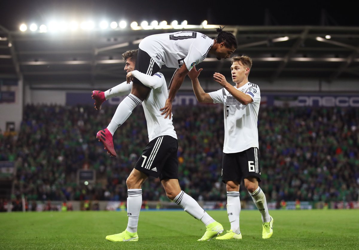 DFB_Team_EN's tweet photo. 🎵 I've had the time of my life 💃

#DieMannschaft #NIRGER https://t.co/TAg5GK20K1