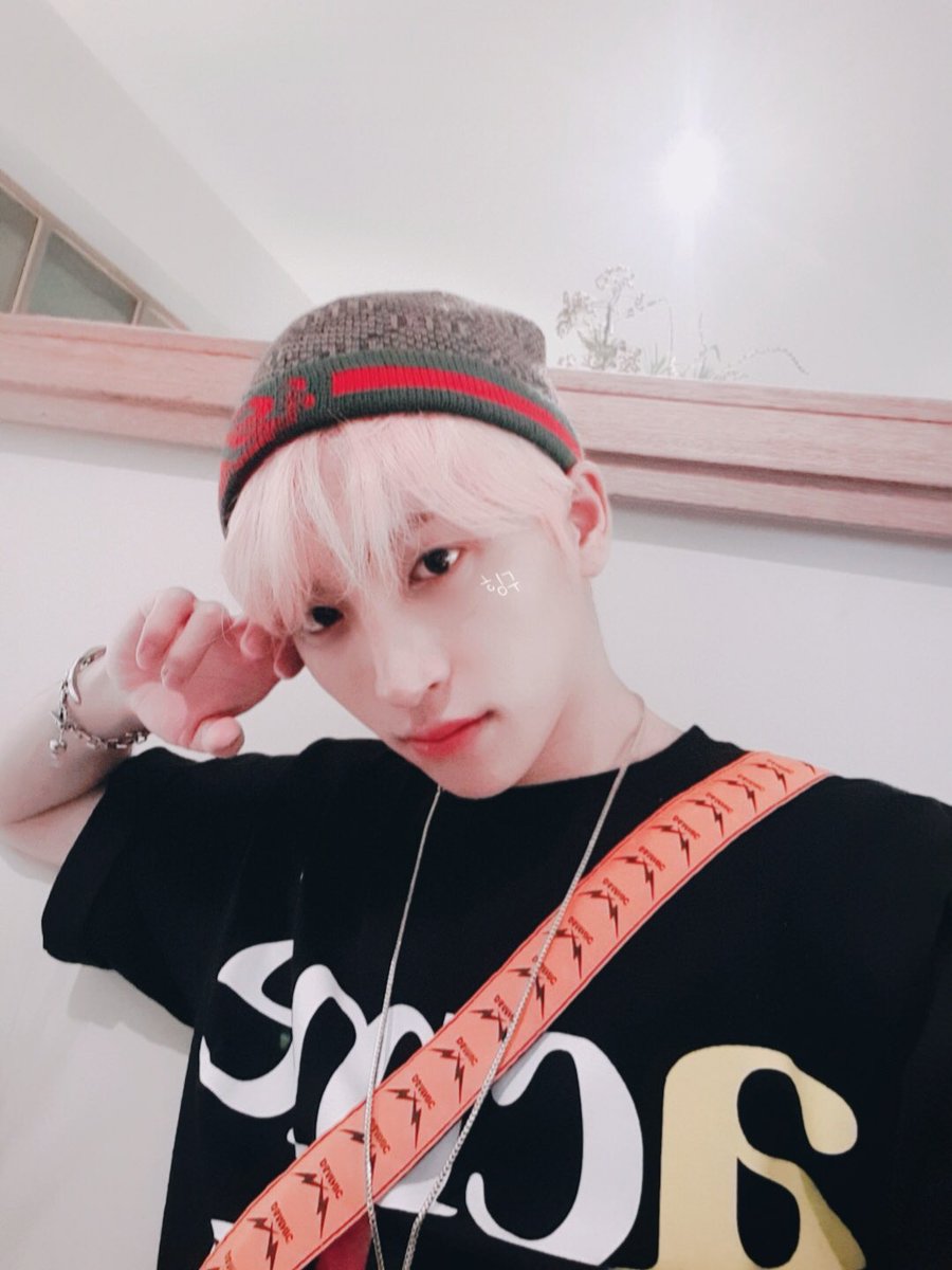 WE_THE_BOYZ's tweet photo. [상연] Good morning https://t.co/sXvGhVY7PA