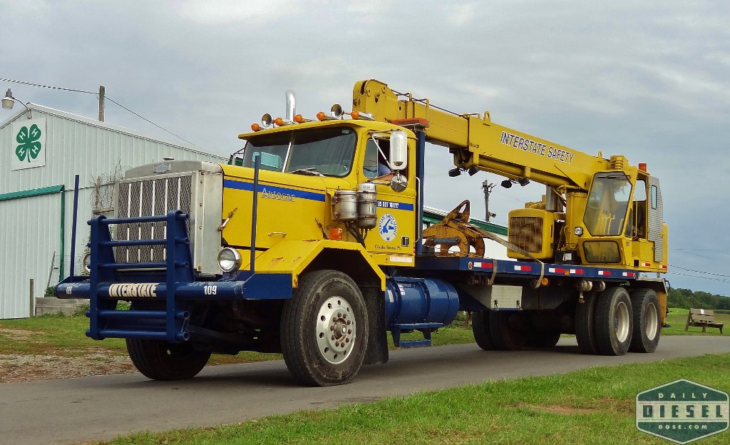 AutocarTruck's tweet photo. What's the longest wheelbase Autocar you've seen? A good candidate would be this 1982 #AutocarDC with a Galion crane run by Interstate Safety Service in Clarks Summit, PA . And if you check out https://t.co/xKvKWCUuWb, you'll see another sweet Autocar DK and a video. #AlwaysUp https://t.co/fMmj4G4Khb