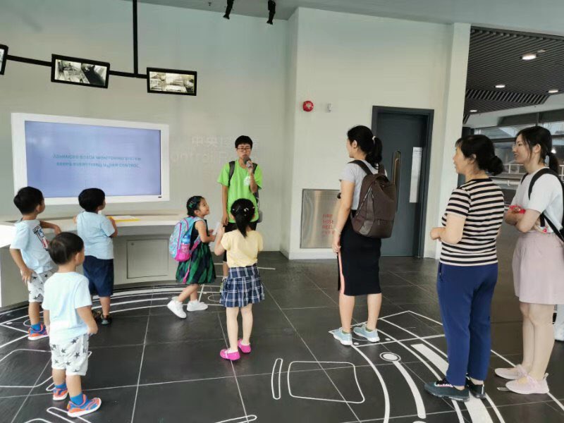 PTA_PlantTech's tweet photo. PTA volunteers organized another tour of the T Park for kids and parents in Hong Kong to learn news knowledges on environmental protection and the process from sludge reception to incineration, power generation, and clean emissions. #TPark #wastetoenergy #sewagetreatment https://t.co/gXlgv9ICIc