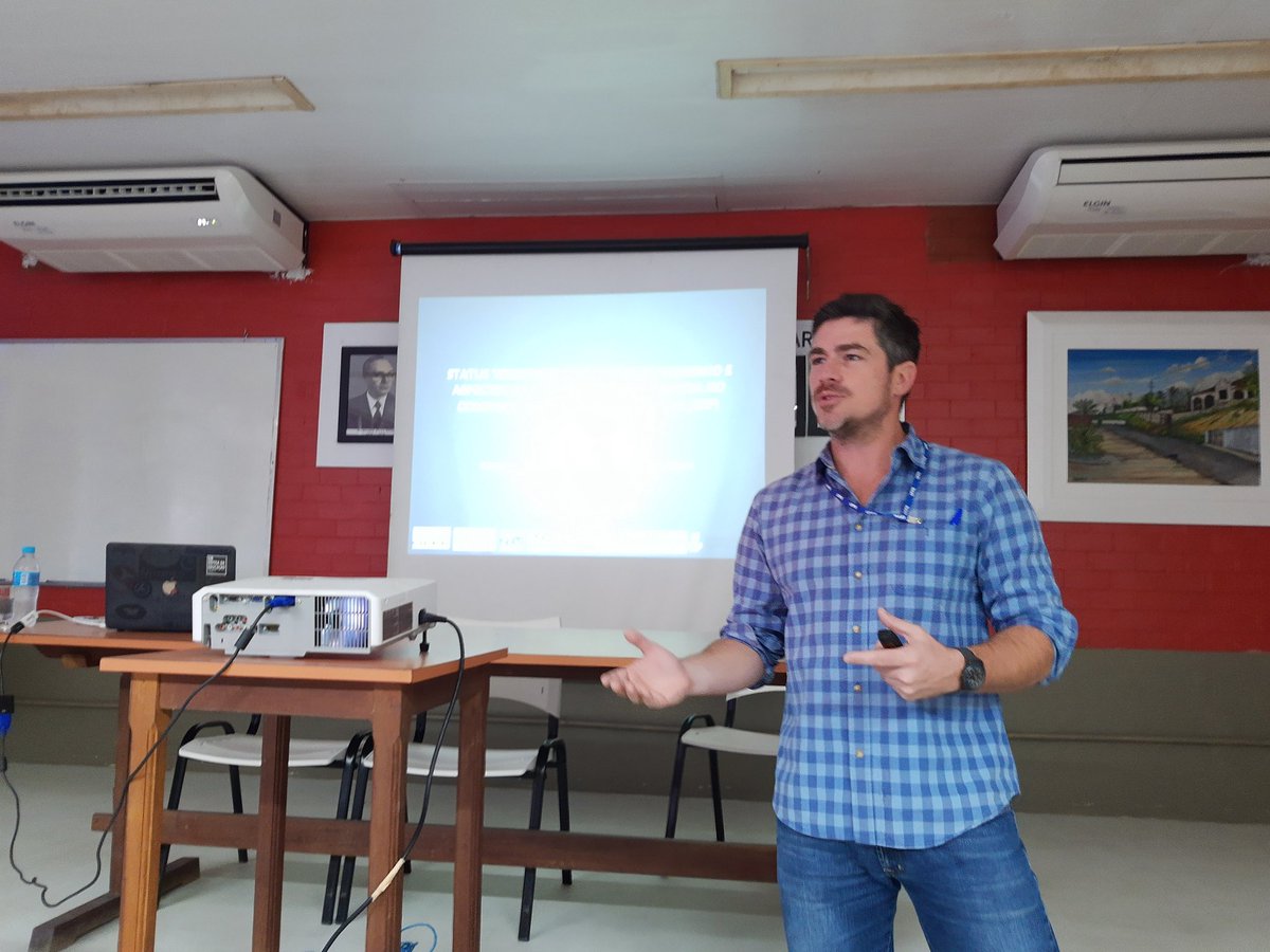 sousa_ph1's tweet photo. Nice visit (lecture and field work) of Prof. Dr. Daniel Telles @daniel_hqt from #CEM @UFPR at #LABOMAR @UFCinforma #ebmworkshop @Geography_BU @NewtonFund #UKBRcollaboration https://t.co/hOXvIUTV8x