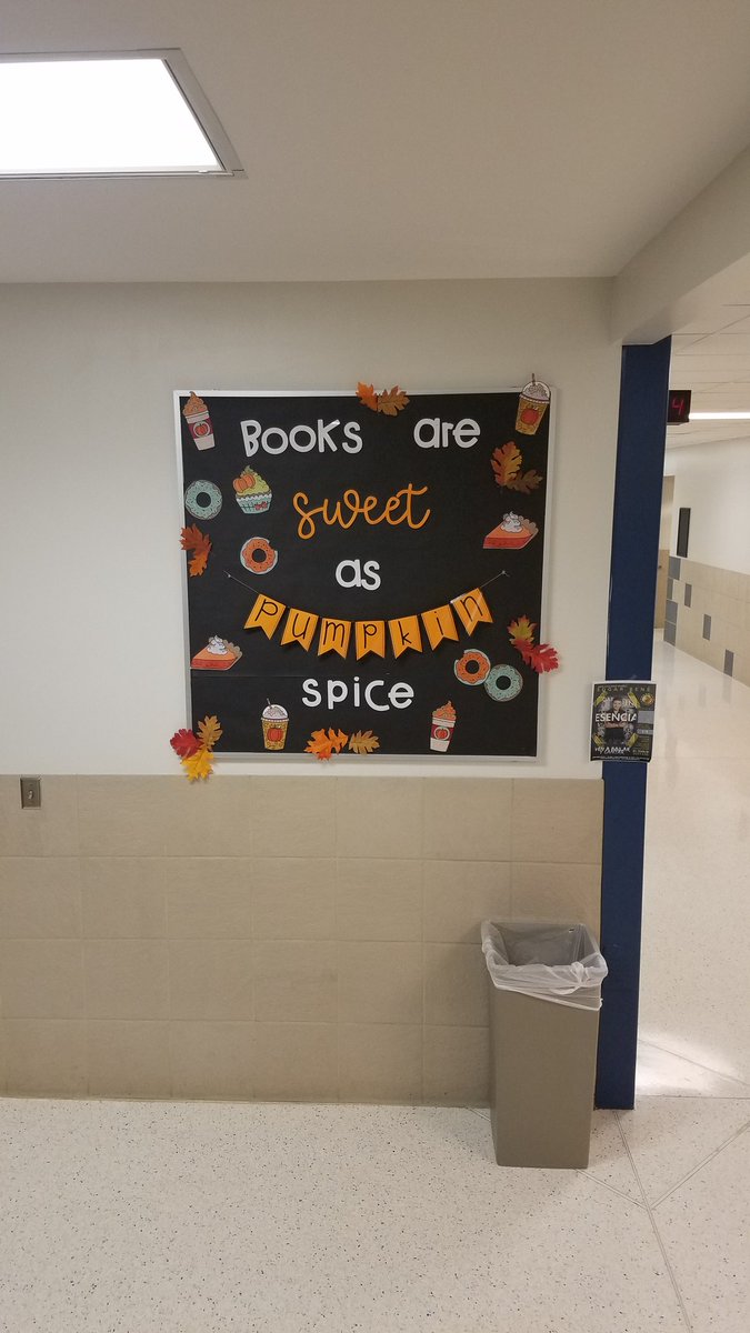 codePetersen's tweet photo. Shoutout to @SkySeery for the best bulletin board I've seen in my life (actually all of her bulletin boards are amazing)!! 🎃 ☕ https://t.co/ERhMg5cWni
