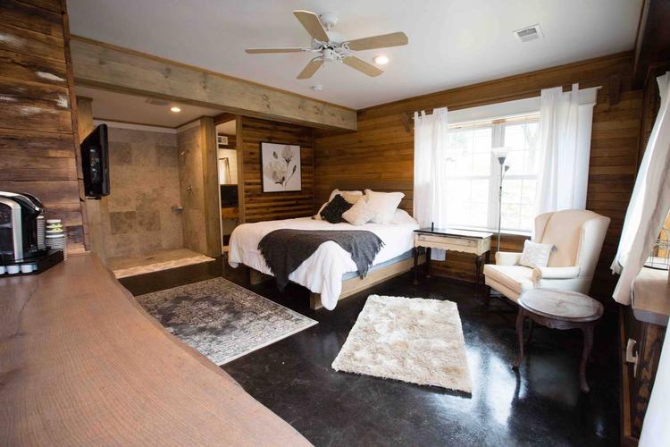 VacationLoudoun's tweet photo. Fulfill your wishes for complete privacy in a unique, custom villa, just outside of Leesburg off of Route 9! 
  
Walking distance to the W&amp;OD Trail and Vino9MARKET. Just a short drive to some of Loudoun's finest restaurants, wineries, and breweries. 

https://t.co/fDG33kqB8G https://t.co/cf2uwsrh8B