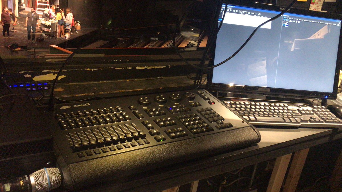 ThatFremdTechie's tweet photo. Got our new #Hoglet4 light board today!! https://t.co/KuA3iFRLNK